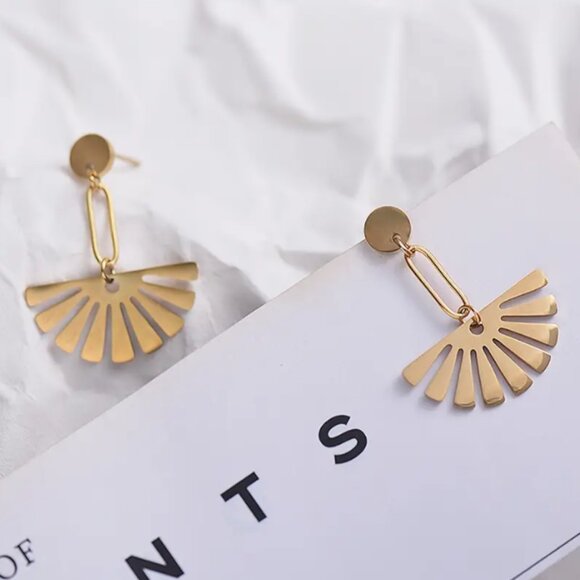 🍏50% OFF/3+...Fan and Paper Clip Shape Dangle Earrings (Gold color) - Picture 7 of 7
